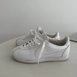 NIKE CORTEZ - Skor, stl. 42, Herr Nypris: 1 100kr Skick: 8/10 Storlek: 42 Pris: 440kr