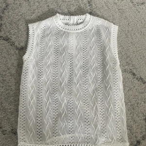 Tröja - En fin fin tröja ifrån en syrabetning. Vet inte märker men vet att den är gjord för hand och att den är fint gjord. Har aldrig använt!⭐️❤️