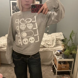 Loop hoodie  - Hoodie från loop! Går inte att köpa. Har en liten fläck men inget man tänker på supermycket.⭐️