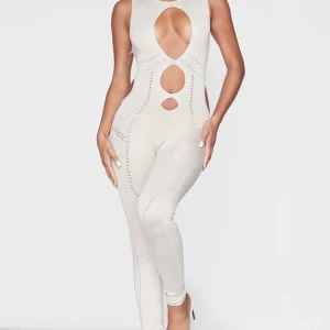 jumpsuit  - hade hål som jag sytt ihop. aldrig använd 