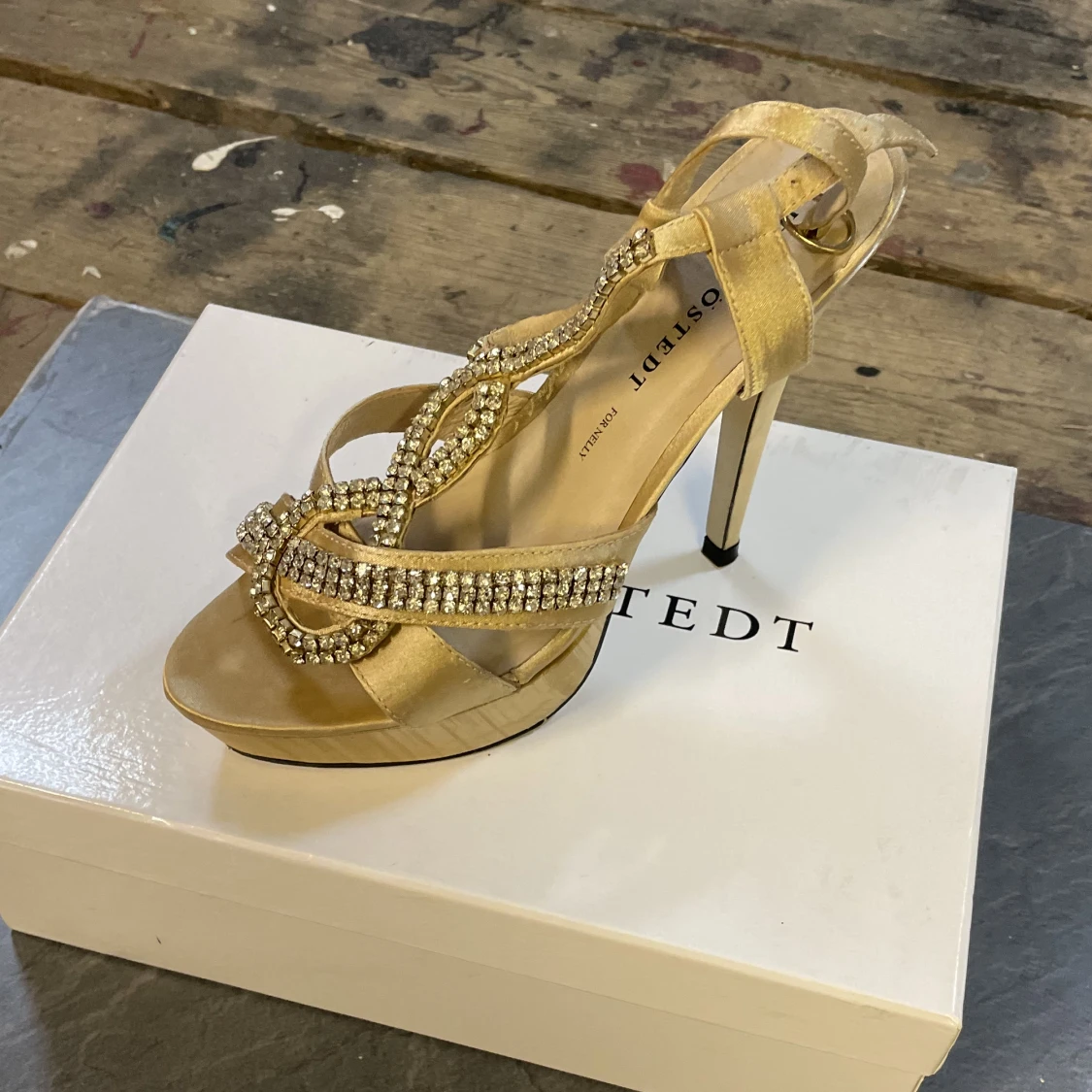 Östedt for Nelly skor  - 90