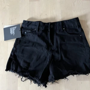 Shorts - Jeansshorts. Storlek S. Oanvända 