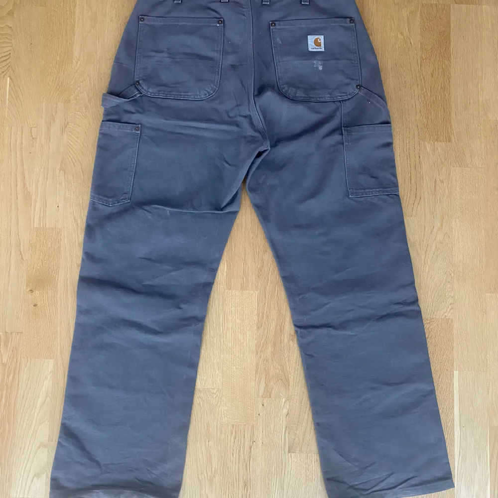 Carhartt dubelknees i bra skick. Farkut & Housut.