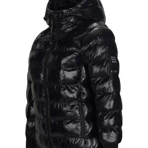 Peak Performance Jacka - Säljer nu min ascoola svarta jacka från Peak Performance. Den är såklart i bra skick! Fodrad med hög presterande Eco Thermore-foder. Perfekt nu till hösten och vintern då den håller en varm samtidigt som materialet andas. Samt även som skidjacka 💕💕