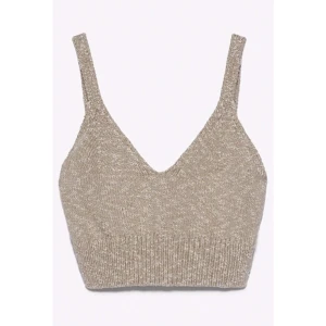 Stickat linne - Snyggt stickat linne i beige färg. Tror den är köpt på Zara men har ingen lapp kvar. Inga defekter, som ny🤌🏼😆🧡