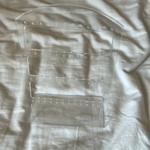 Örhänges ställ - Liten repa men i bra skick.