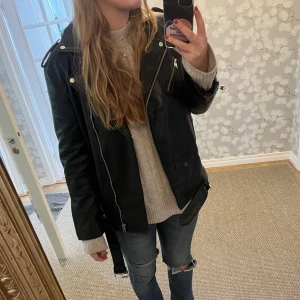 Skinnjacka - Oversize skinnjacka från stradivarius i toppenskick! Verkligen perfekt modell på en bilerjacka🔥