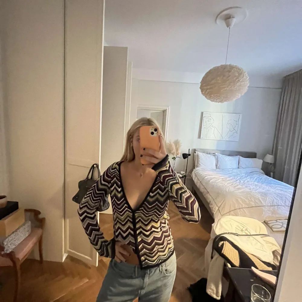 MISSONI KOFTA!!🔥 Super fin missioni kofta som tyvärr inte kommer till användning längre. Köpt för 1800kr, mitt pris 550kr💕 Storlek s/m skulle jag säga. . Neuletakit & Villapaidat.