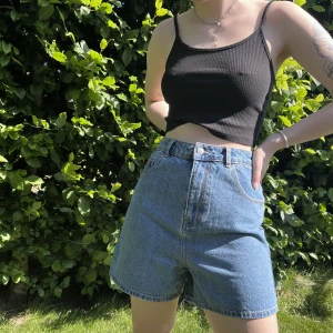 Jeansshorts - Jeansshorts som jag knappt använt!