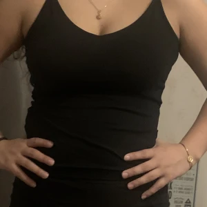 en svart linne - en vanlig svart linne från lager 157