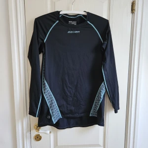 Bauer Underställströja  - Underställströja från Bauer. Endast använd ett fåtal gånger, och är i superbra skick! Storlek M