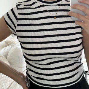 Topp - Randig topp i skönt material. Endast testad.