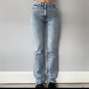 90s Ultra High Rise Acid Wash Straight Jeans. Storlek 26 Long. Aldrig använda. Nypris 95 EUR 