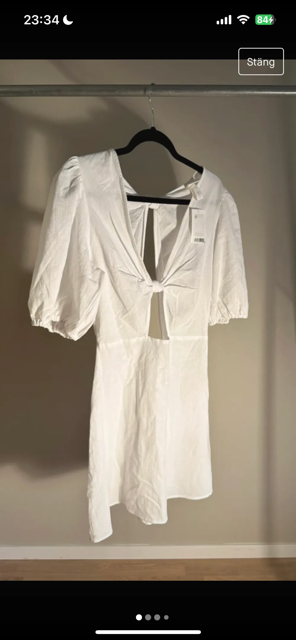 Jätte fin vit klänning från hm som sitter jätte fint på passar till studenten eller bara i sommar. Klänningar.