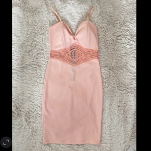 Figurklänning  - Har bygel stöd för brösten 