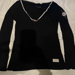 ODD MOLLY tröja svart  - 100% bomull Använd få antal gånger, bra skick  Märke: Odd Molly Typ: Tröja Storlek: M Färg: Svart Material: Ekologisk bomull Tyg: Finstickad