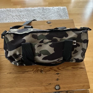 Bale väska - Super cool Bape väska som är i väldigt fint skick!