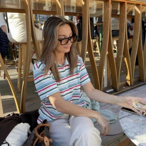 Solglasögon corline eyewear - Säljer dessa underbara solglasögon då de inte används tillräckligt. Som ni ser är plasten fortfarande kvar på duken så de är som helt nya. Bilderna är mina egna<3 nypris ca 1300