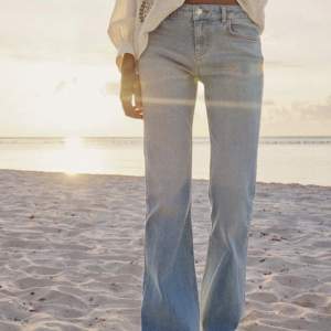 Zara jeans low rise i storlek 36, använda 1 gång