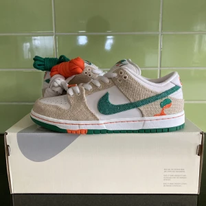 Nike Sb dunk low ”jarritos”🧡 - Nike Sb dunk low ”jarritos”🔥 har orderbekräftelse som skickas i dm. Vunna på SNKRS, Box och extra laces med följer. Vid någon fråga hör av dig i dm.