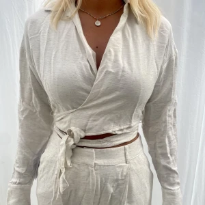 Topp - Super fin omlott topp från Gina, aldrig använd med lappar kvar. Nypris: 400kr🤍🤍