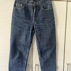 Mörkblåa Levis jeans, helt ok skick