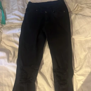 Skinny jeans - Använd mycket men i bra skick  Mellan lowaist och middlewaist 