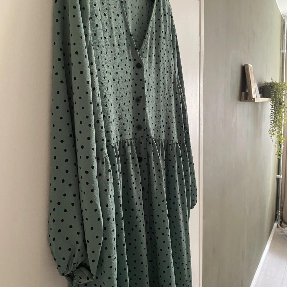 Grön prickig skaterklänning Monki- Nyskick  - 90