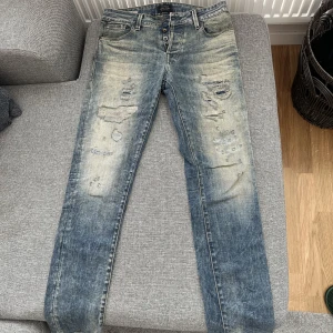 Jeans 30/32 - Från Jacknjones. Mer blåa än på bilden  