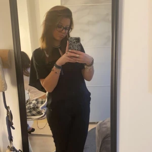 Topp - Jätte gullig tröja från zara, använd men i fint skick ( en liten knappt har låsnat men de går bara o sy dit igen) 
