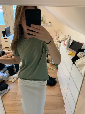 så söt grön tröja  - så söt grön tshirt från zara💖💖