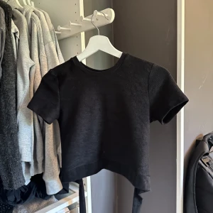 Gina topp - Strl s, använd 1 gång 