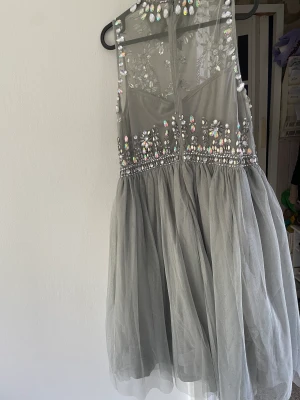 Balkläning  - Vill sälja min kläning som använd en gång 