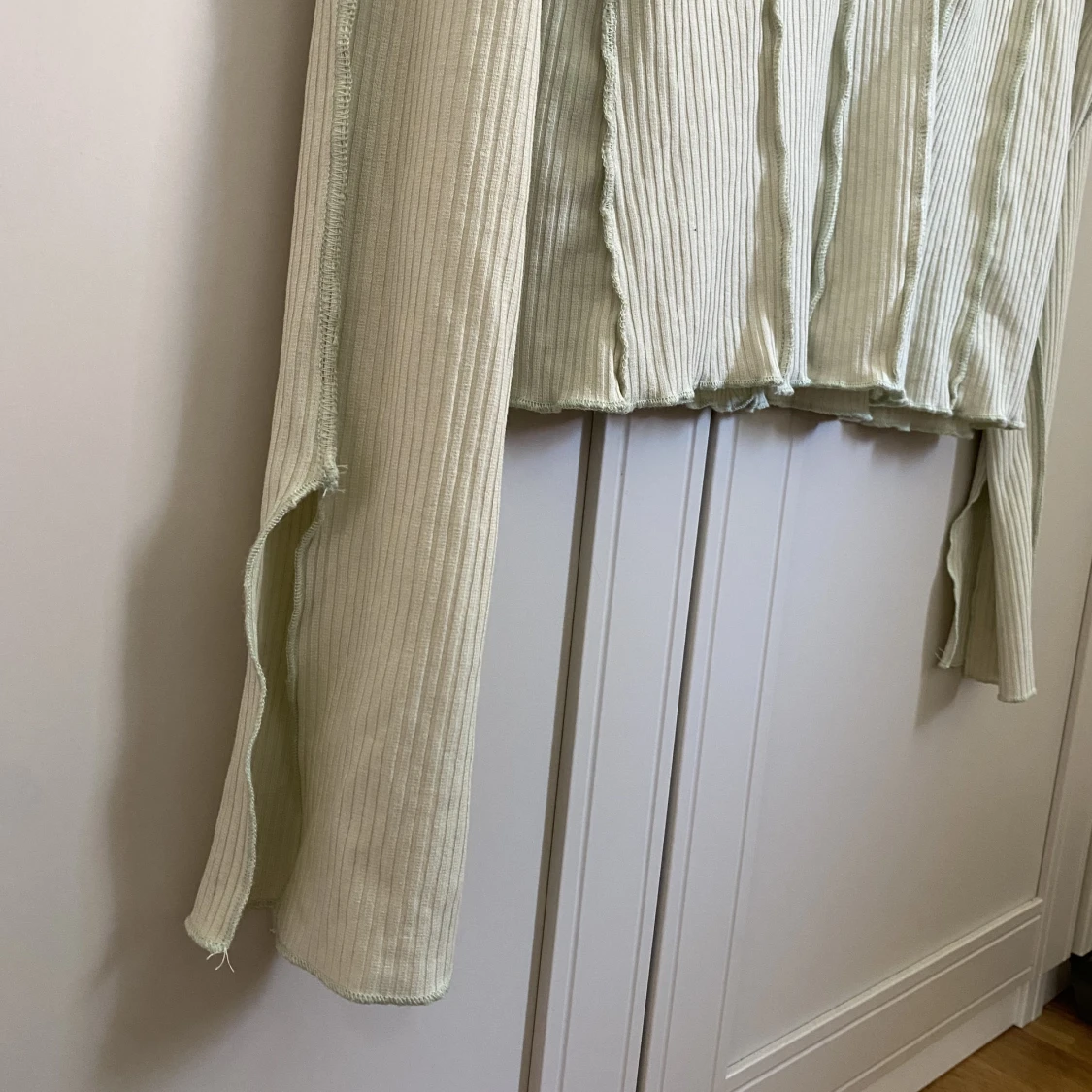 Tröja med slitsade armar - 90