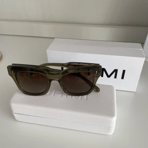 Chimi gröna 07 - Säljer mina chimi’s då jag har 2 par. I färgen grön & modellen 07. Använda fåtal gånger så dom är i bra skick!!