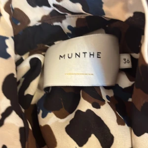 Munthe  - Har kostat 1750kr och säljer för 450. Tan tänka mig att sänka priset.