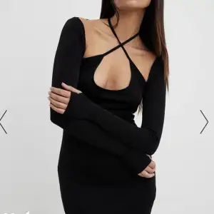 En svart oanvänd nakd klänning i storlek M