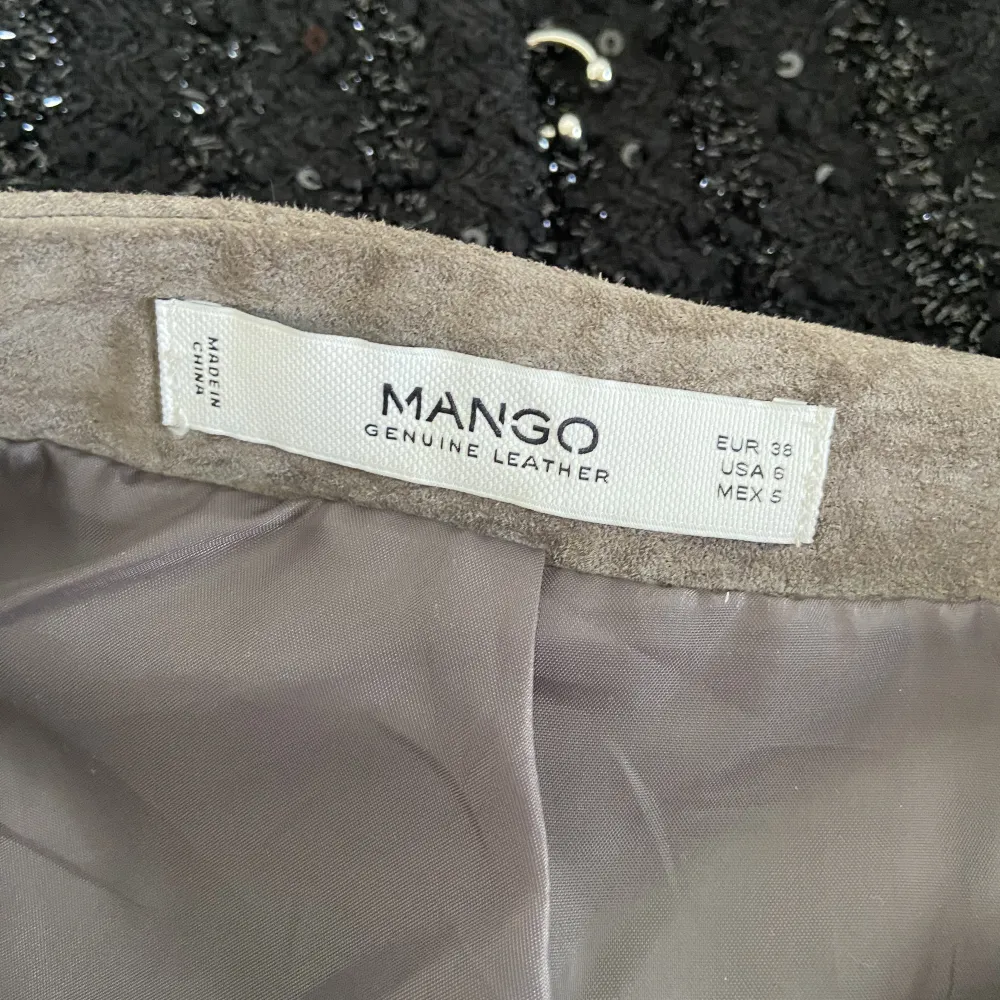Snygg kjol från mango . Kjolar.