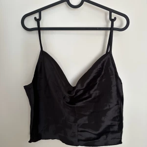 Svart linne - Ett svart linne från shein. Helt oanvänd endast testad