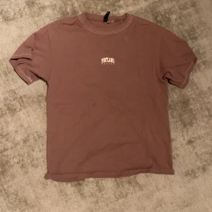 Brun t-Shirt med tryck - Söt brun T-shirt med tryck på från hm  Originalpris:99kr