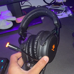 Hörlurar - Snygga gamling hörlurar, från deltaco gaming 