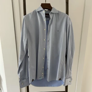 Morris manschett skjorta - Stilren manschettskjorta från Morris. Storlek 39 vilket motsvarar medium