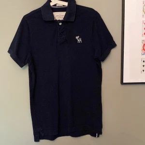 Piké 2st Abercrombie & Fitch - Knappt använda, 200kr/st. Båda för 250kr. Köparen står för frakt.