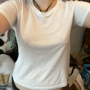 Vit t-shirt💞 - En vanlig vit t-shirt i barn storlek ifrån h&m💝