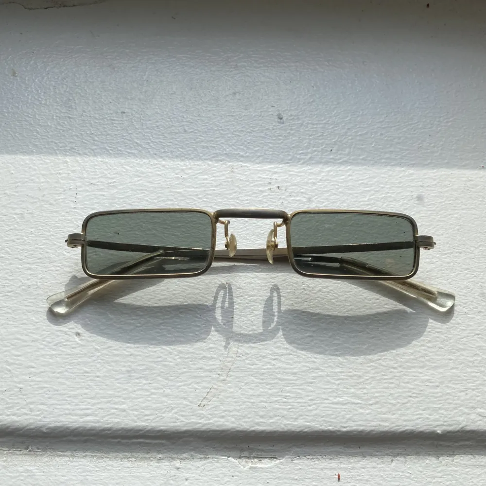 Old school solglasögon, sitter väldigt skönt och ger en fräck look. För någon som är intresserad av mode.. Accessoarer.