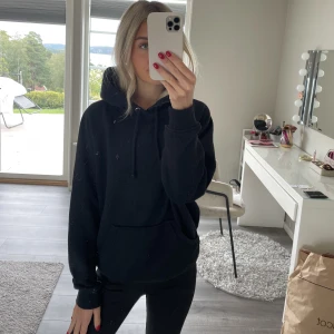 Bikbok hoodie - Svart hoodie från bikbok 