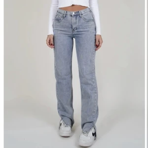 Jeans från venderbys  - Säljer dessa såå fina och slutsålda jeansen från venderbys ❤️aldrig använda! Köpta för 760kr