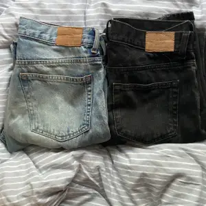 Två par fina weekday jeans, modell space, mycket snygg passform! Strl, ljusa 29/32, svarta 28/32  250kr/st  400kr paketpris