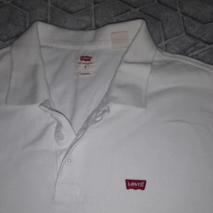 Levi's t-shirt  - Vit Levi's t-shirt I storlek S