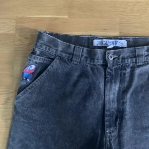 Bigboys  - Ett par gråsvarta Bigboys i storlek s